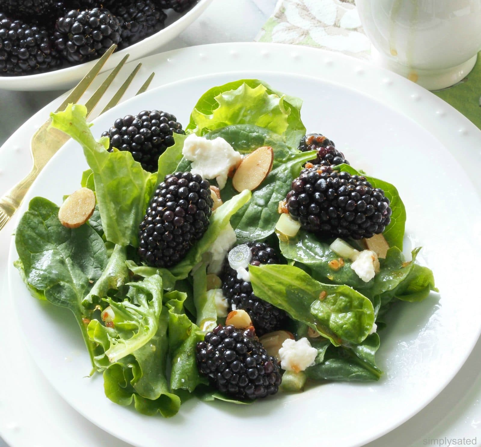 Blackberries & Greens Salad - a fantastic, healthy salad with blackberries, greens & almonds. www.simplysated.com