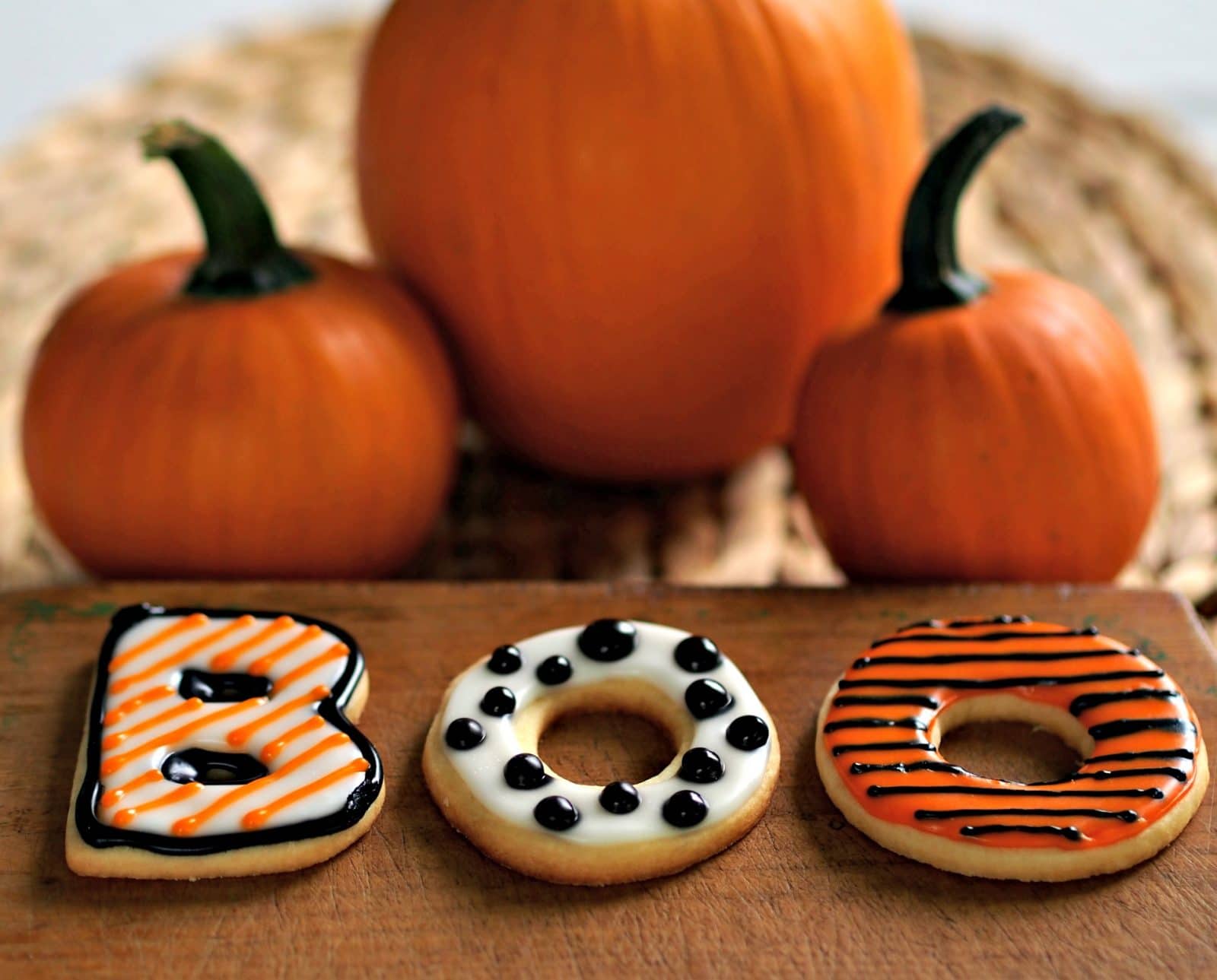 BOO Halloween Cookies are an easy and fun treat for your Halloween party. simplysated
