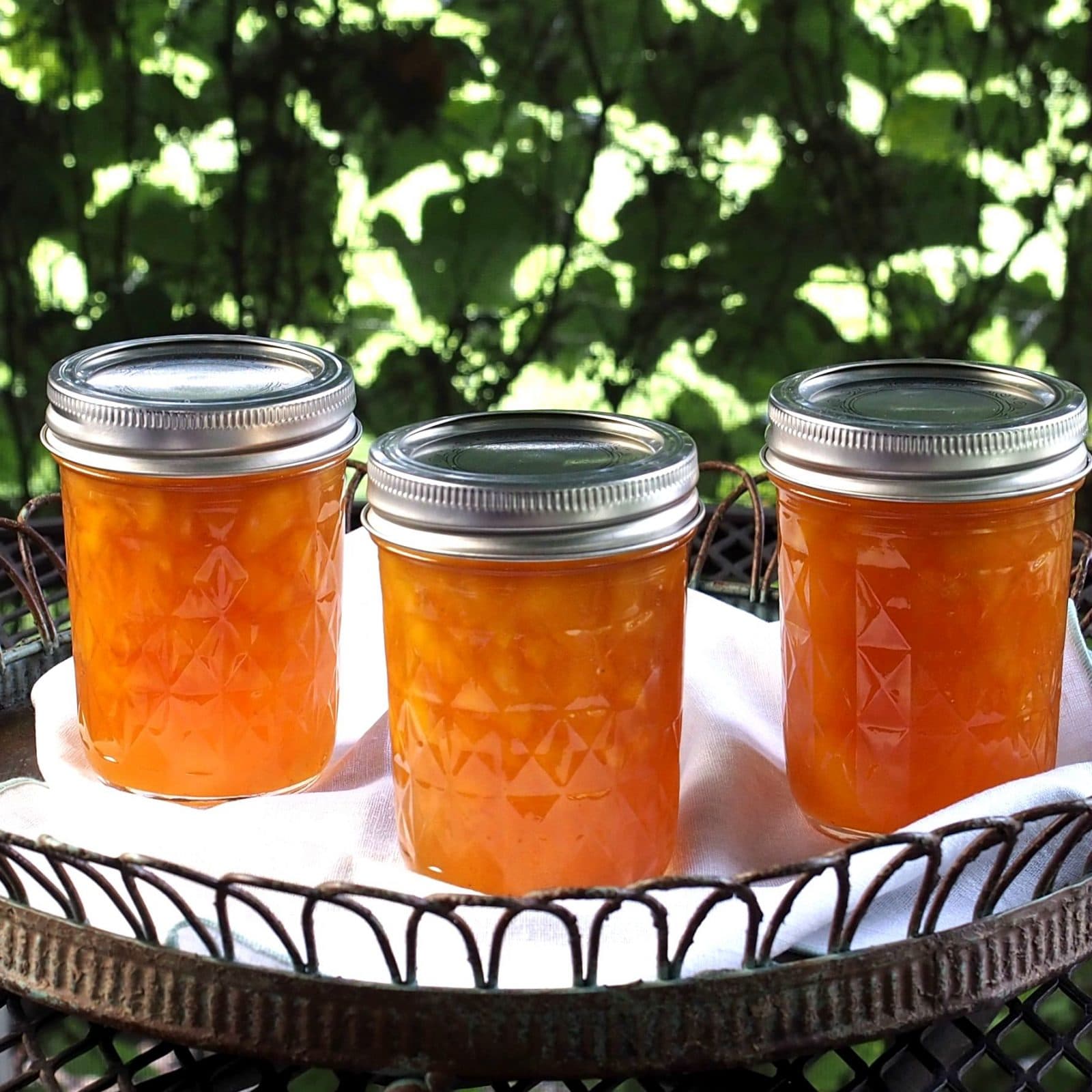Fresh Peach Jam - this classic jam is bursting w/fresh peach flavor. Quadruple the recipe to enjoy the just-picked peach goodness all year. Simply Sated